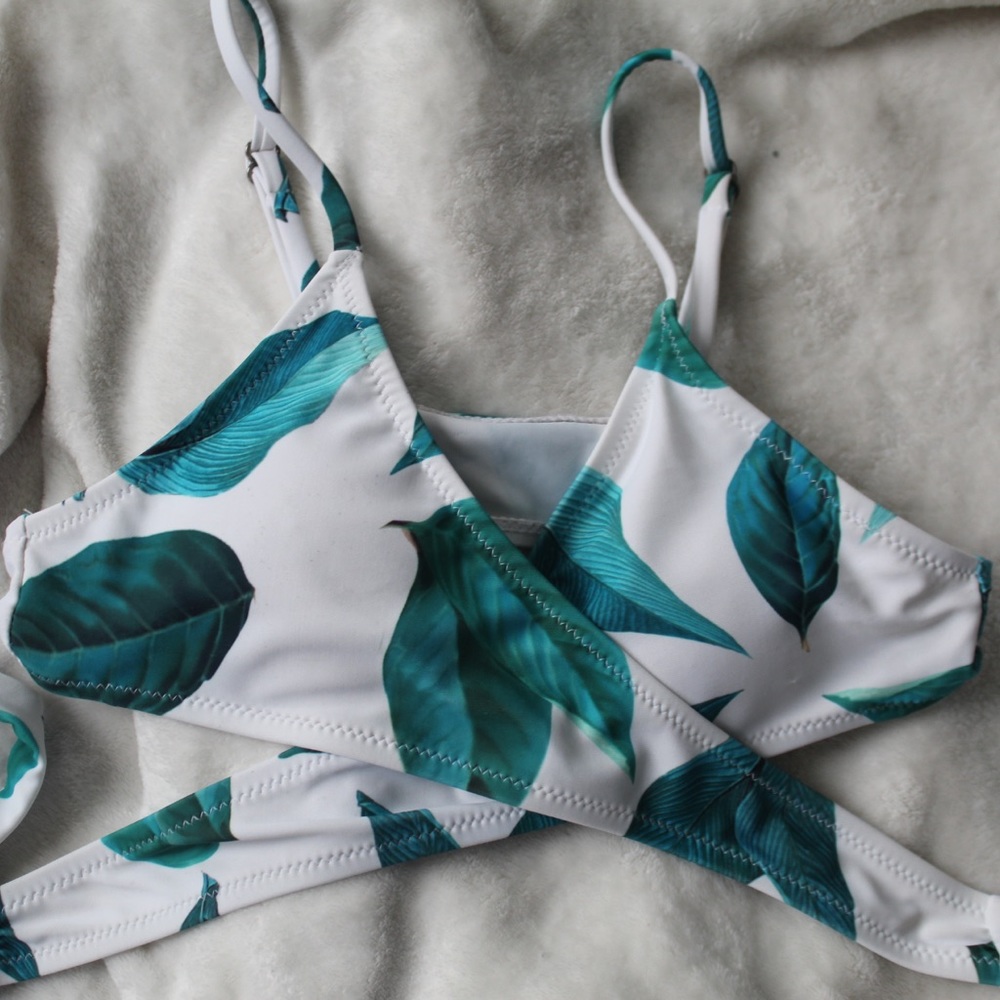 White Floral Wrap Bikini Top *w adjustable straps*